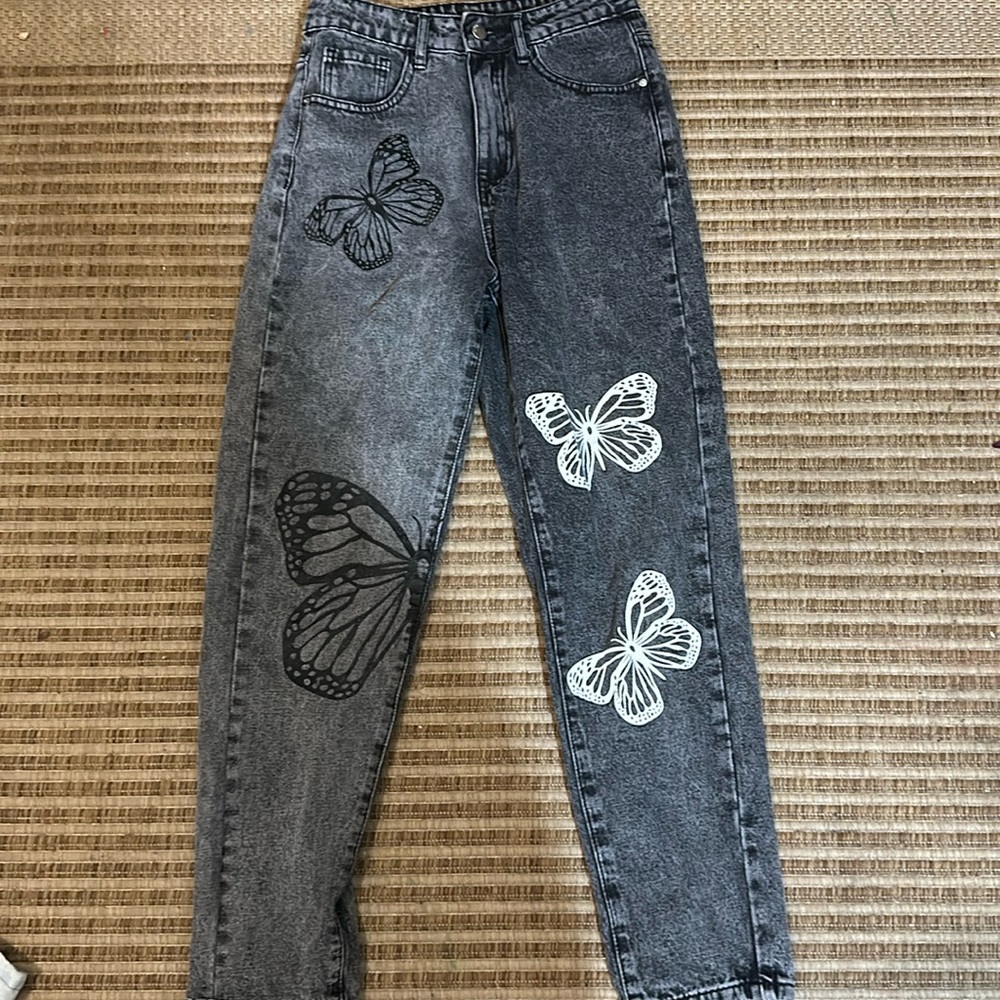 These are the kids black baggy jeans, size small